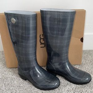 AUTH NIB UGG Shaye Plaid Rubber Shearling Lined Glossed Waterproof Rain Boots